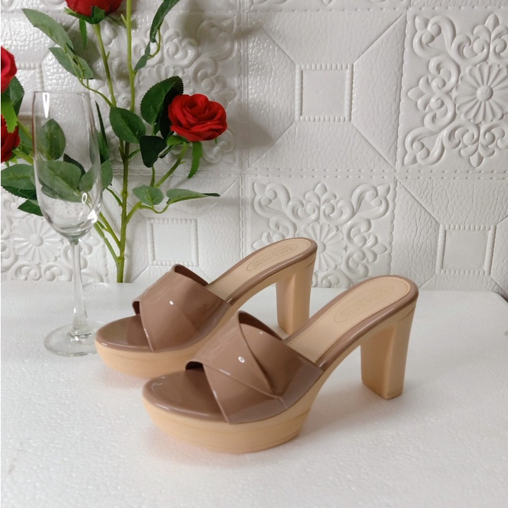 Giày sandal nữ cao gót siêu nhẹ gót vuông cao 8 phân đế đúc nguyên khối