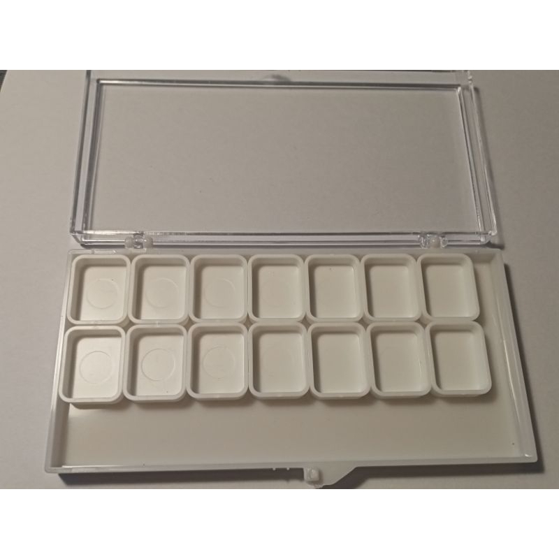 Hộp kèm pan chiết màu 1ml