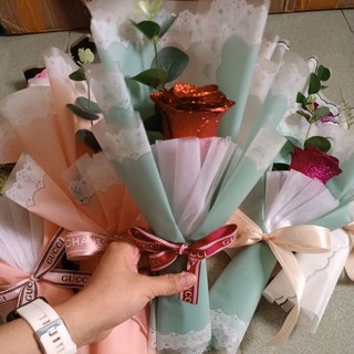 Hoa tặng kỉ yếu