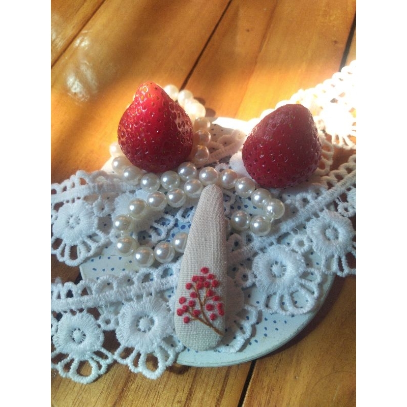 Thanh lý kẹp tóc thêu tay 6cm