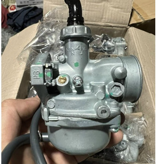 Bình xăng xe máy con số 17 có 2 đồng tiền cho xe dr,w