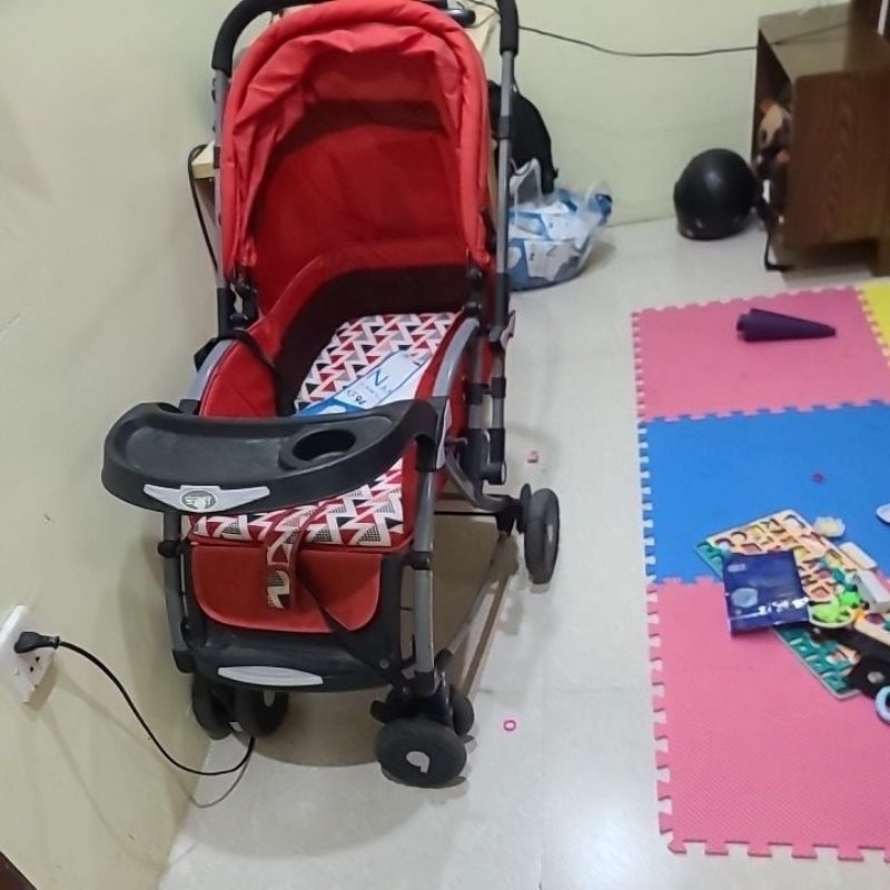 xe đẩy trẻ em 3 chức năng Nôi (gấp bánh - xe trở thành Nôi), đẩy trước để bé thấy mẹ k sợ, đẩy từ phía sau, gấp siêu gọn
