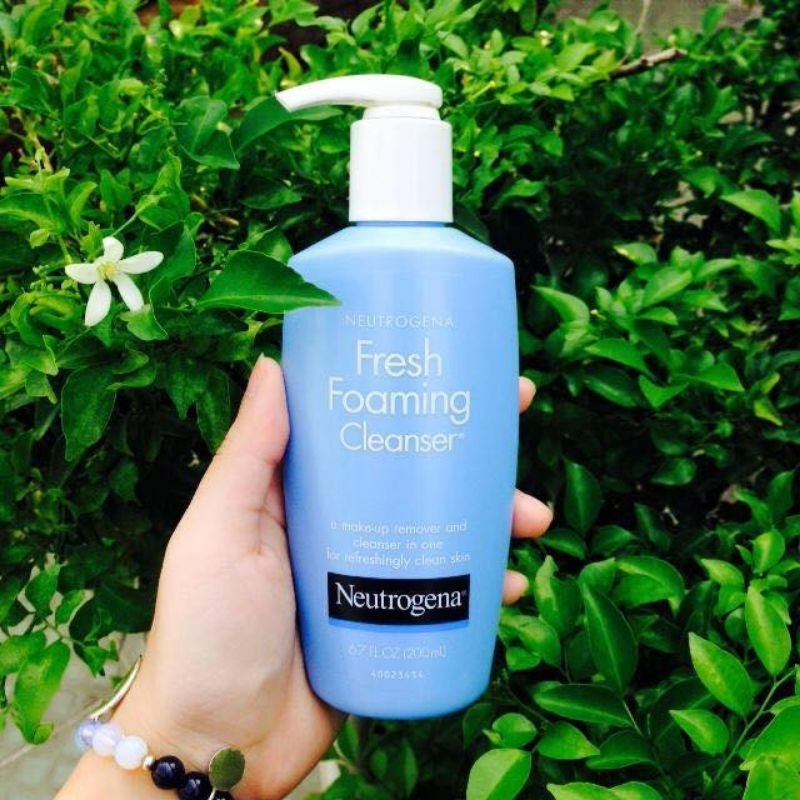 Sửa rửa mặt tẩy trang Neutrogena fresh foaming cleanser
