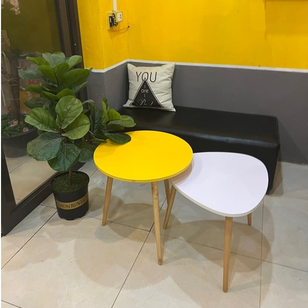 Combo bàn trà sofa chân gỗ sồi tự nhiên gồm 1 bàn tròn và 1 bàn tam giác - BT50M + BO50M