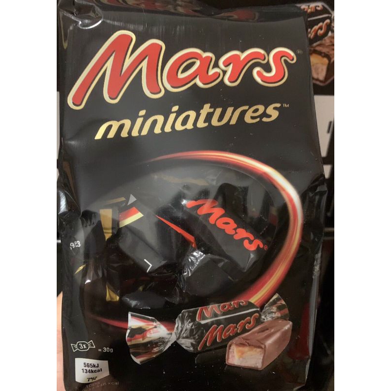 Sôcôla dừa Bounty date 6/24 , Snickers 6/24