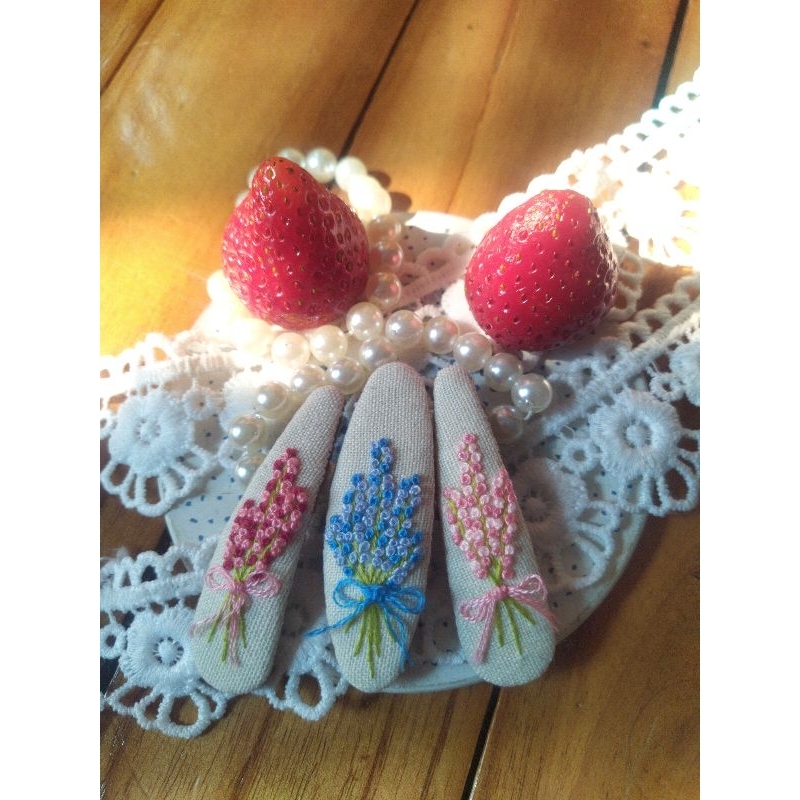 Kẹp tóc handmade- kẹp tóc thêu tay bó hoa 8/3