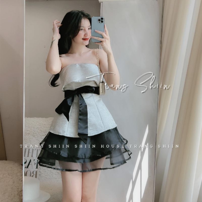 set áo ống lật peplum nơ eo xám và chân váy xếp ly voan đen ngắn 2 tầng