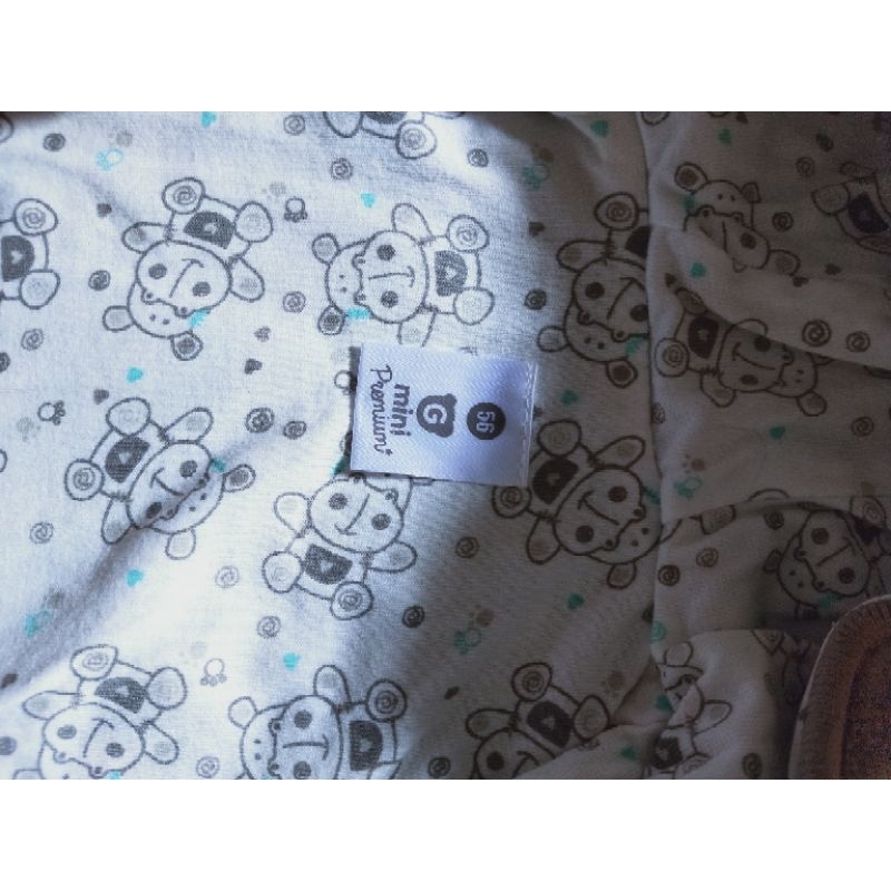 Pass bộ gấu cho bé dưới 3 tháng sai 3-5kg new 99%