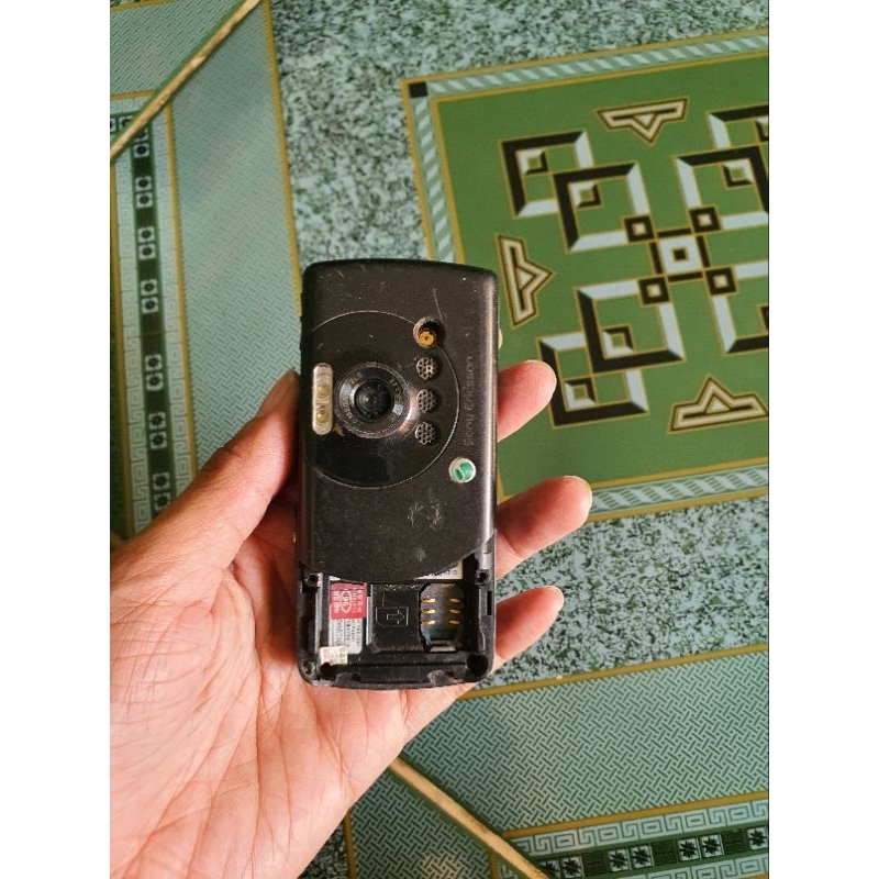 Xác điện thoại Sony Ericsson W810i còn nguồn