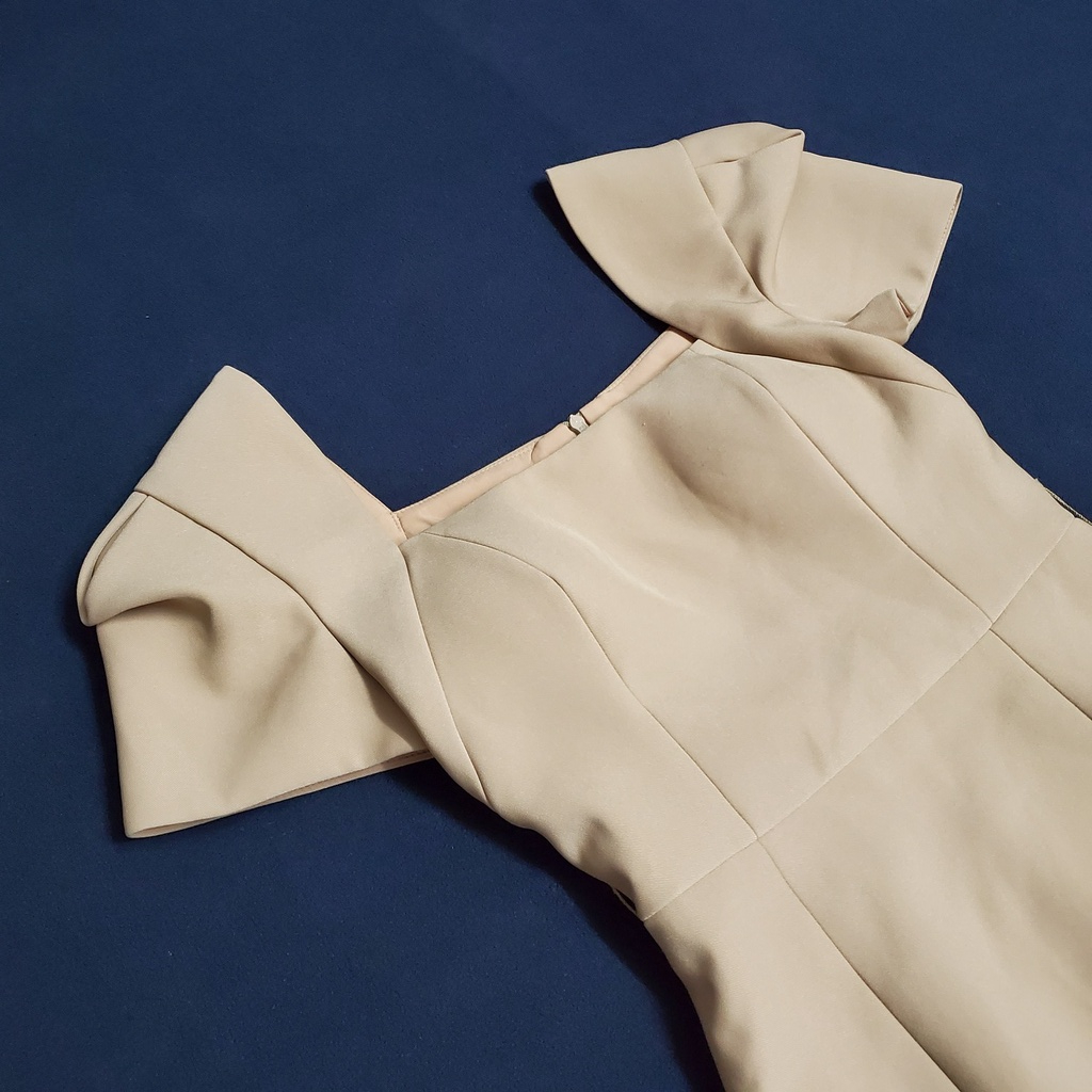 Đầm body cổ vuông 3SIS