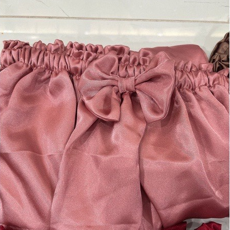 Váy quây spa lụa cao cấp không nhăn, Đầm váy quây spa mềm và rất bóng có nơ ngực