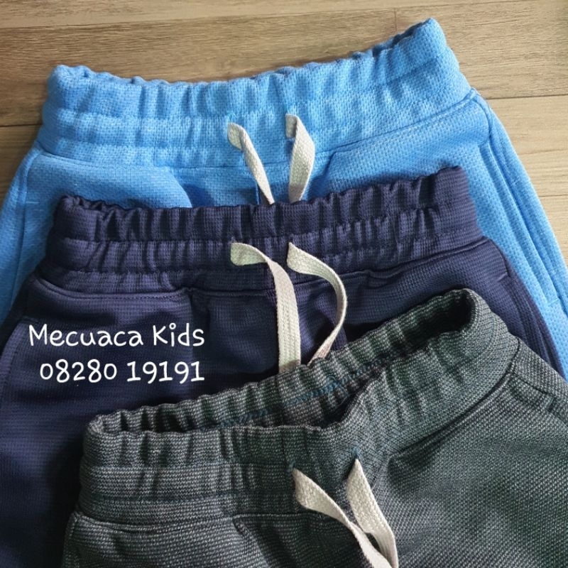 Quần sooc đùi màu trơn cho bé trai