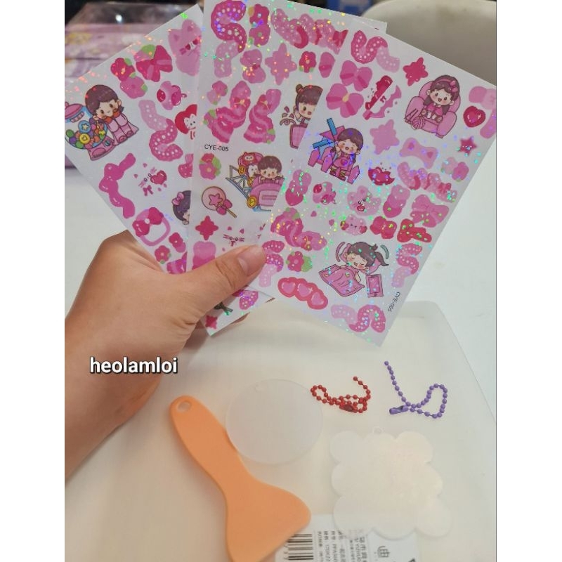 Set 3 tấm sticker bling bling lớn kèm 2 móc khóa treo acrylic DIY, hình dán lấp lánh