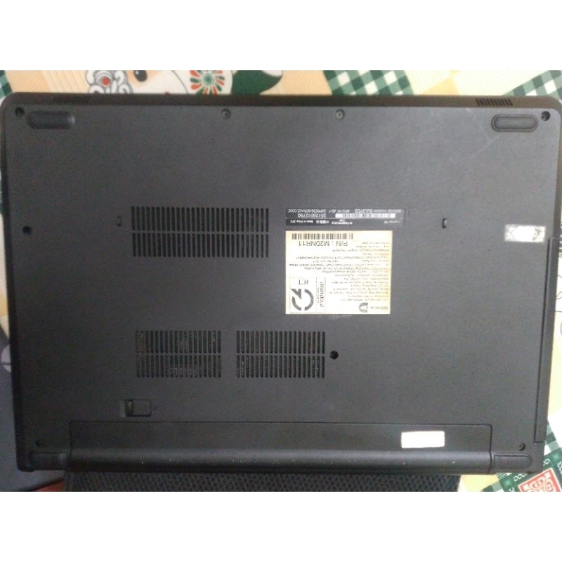 Máy tính xách tay laptop dell i3 thế hệ 6 cũ.