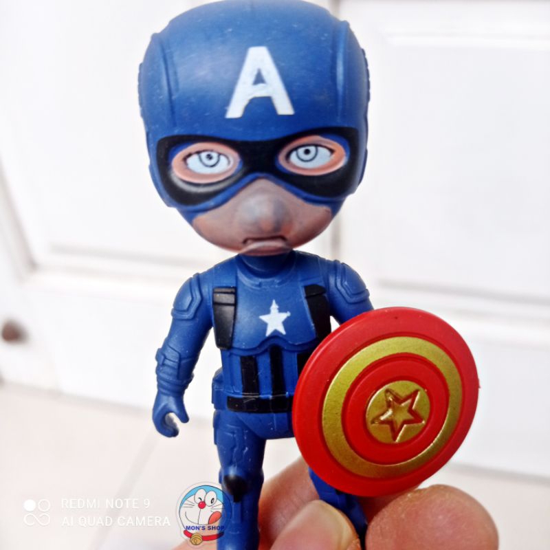 Hộp 10 siêu anh hùng bằng nhựa