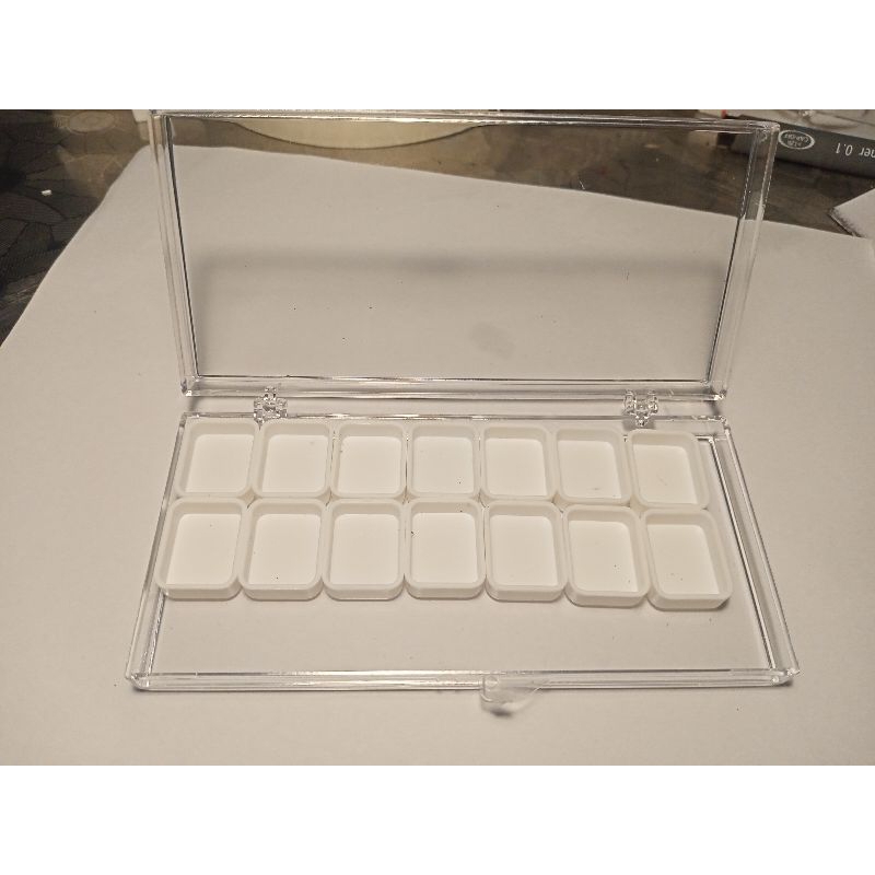 Hộp kèm pan chiết màu 1ml