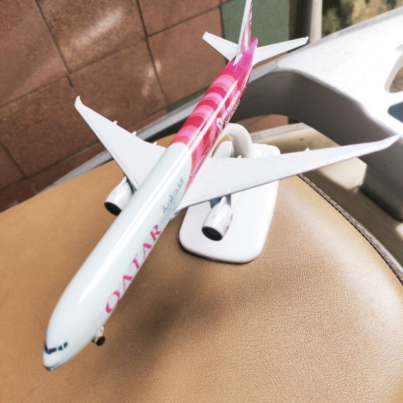 Mô hình máy bay QATAR kim loại 20cm
