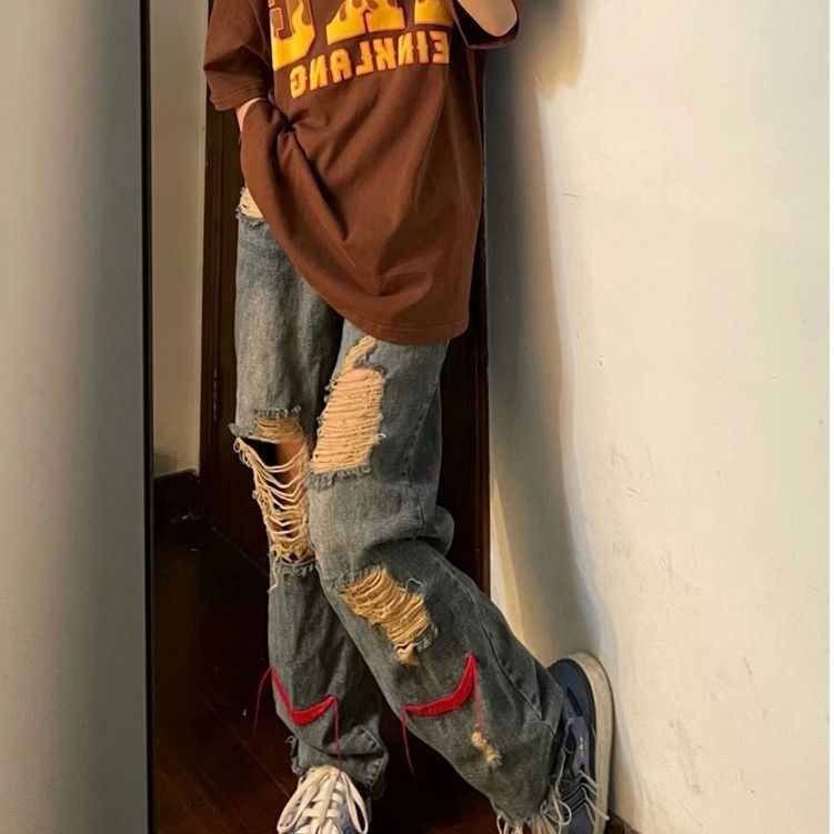 Quần jean rách phù hợp với màu thêu hợp thời trang với eo cao và giảm béo