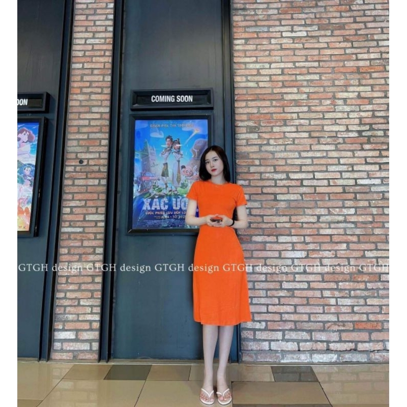 Váy thun ngắn tay xẻ sườn