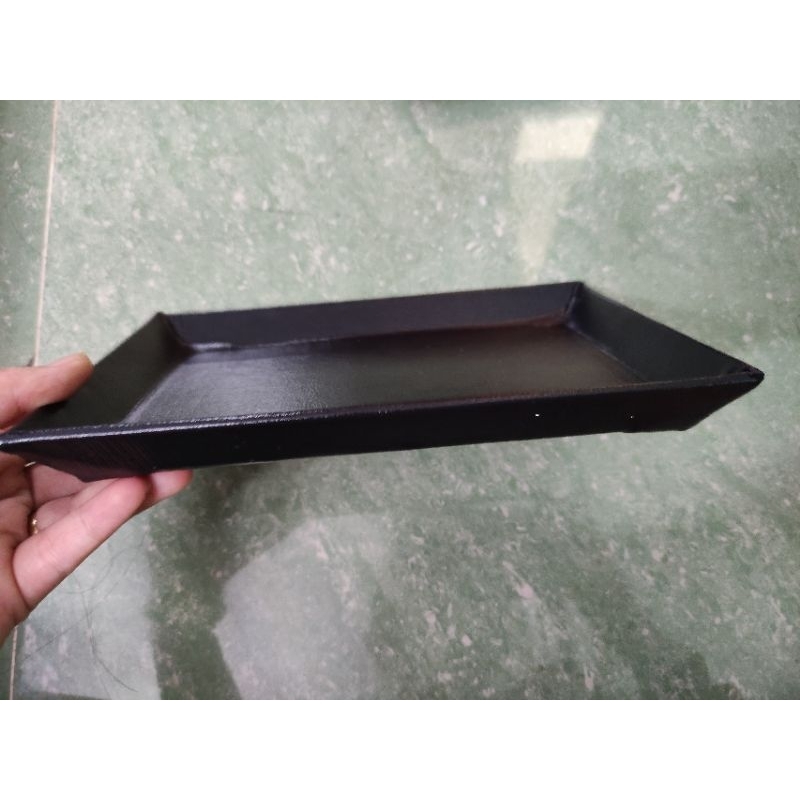 Khay trơn trũng bằng da màu đen cứng cáp