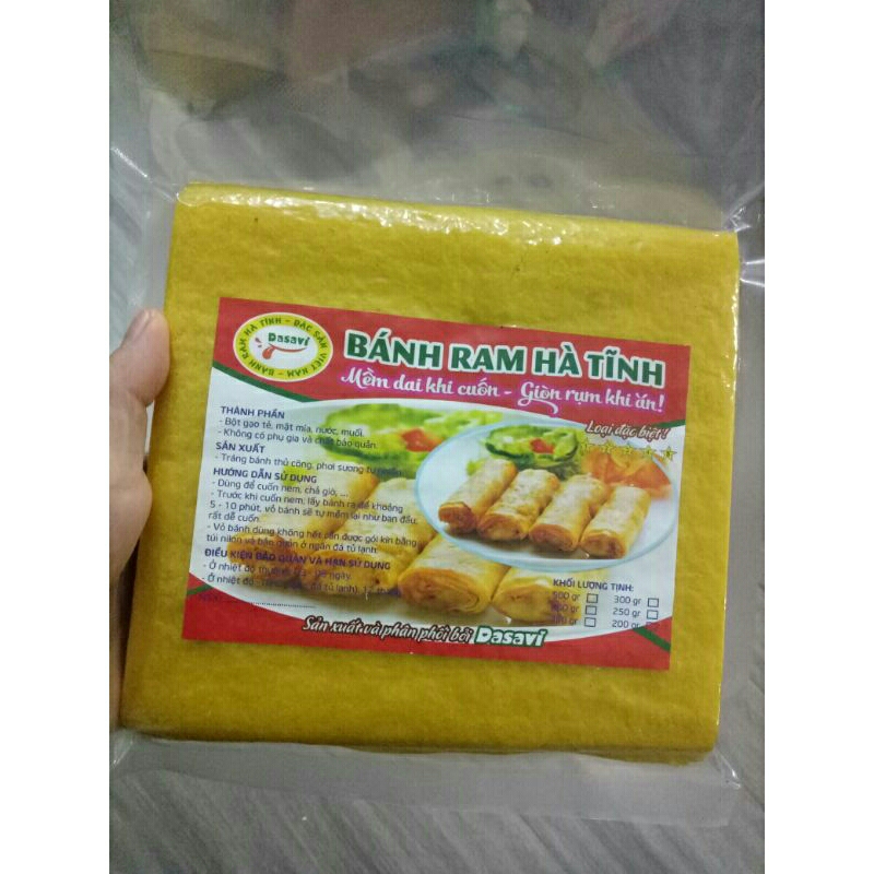 Bánh ram Hà Tĩnh, Vỏ ram Hà Tĩnh màu vàng nghệ chuẩn ngon nhìn cũng thấy sự chỉn chu khác biệt