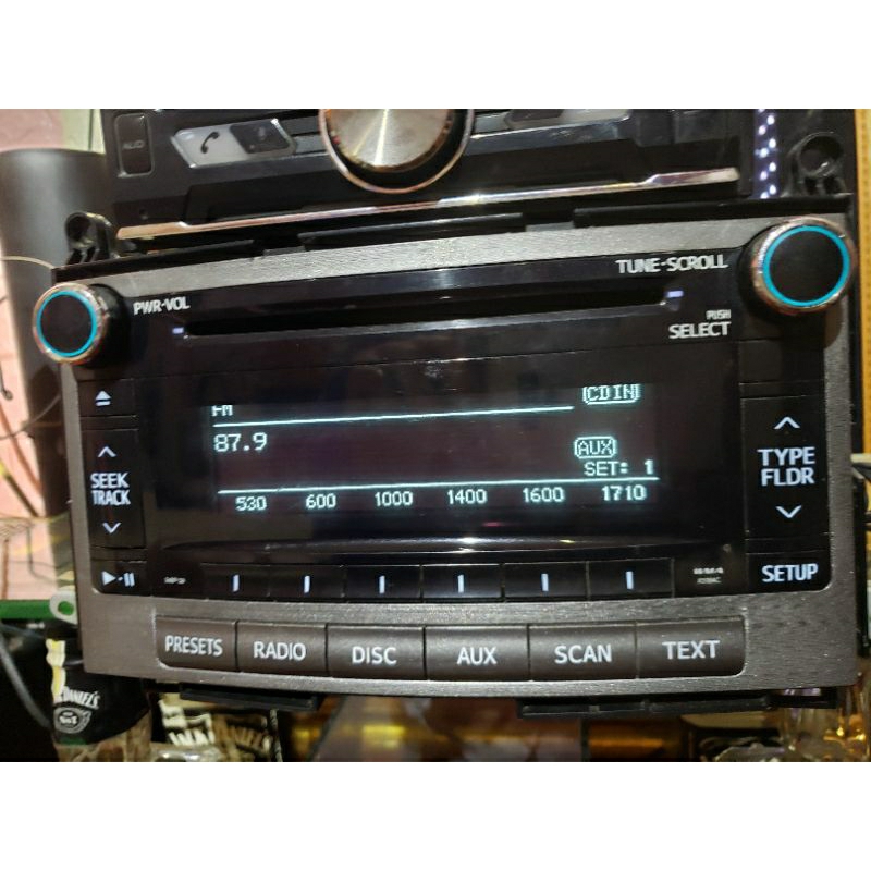 Máy phát nhạc xe toyota venza. aux radio cd mp3 .