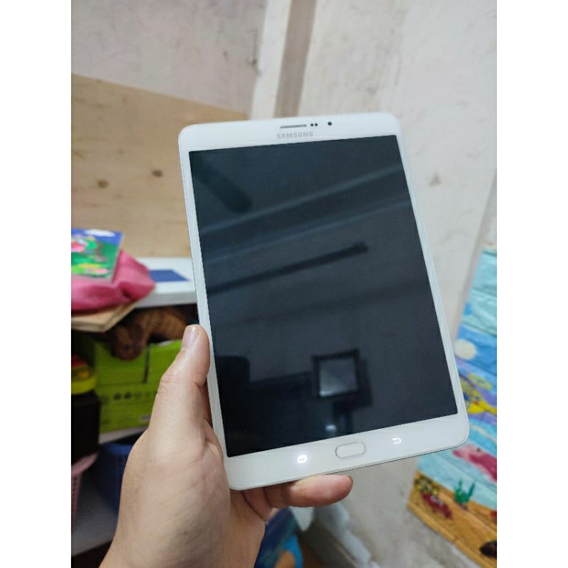 Samsung Galaxy Tab S2 ( T715y ), màn 8.0 inch 2K, lắp sim 4g alô, bị rơi nhẹ nên tịt ko thấy lên, màn + cảm ứng còn đẹp