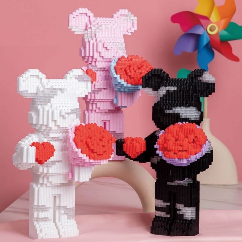 Đồ chơi Lắp ráp mô hình Gấu Bearbrick Ôm Hoa, Bearbrick Cỡ Lớn Cao 35cm, Tặng Kèm Đèn Led Và Búa