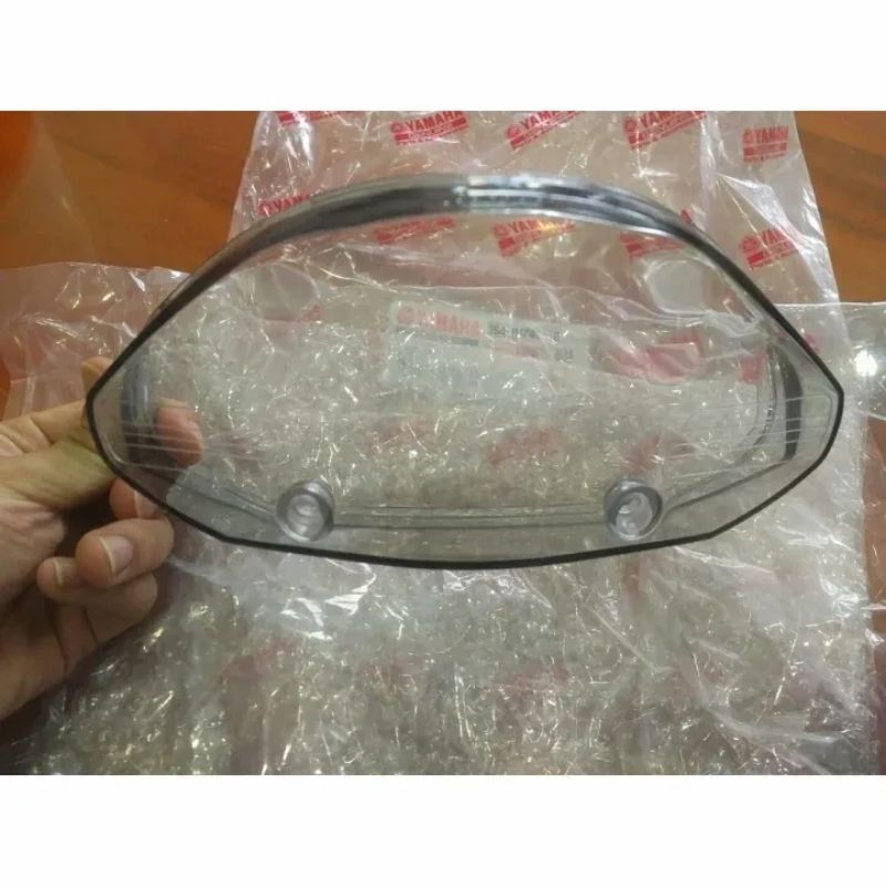 Nắp chụp đèn hậu Sirius 110 xăng cơ chính hãng, kiếng đèn sau sirius