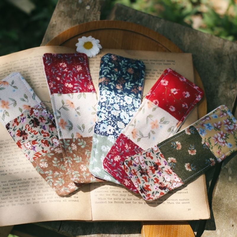 Bookmark vải Hoa Hoè handmade dạng quilts hoạ tiết hoa nhí/ kẹp sách/ đánh dấu trang
