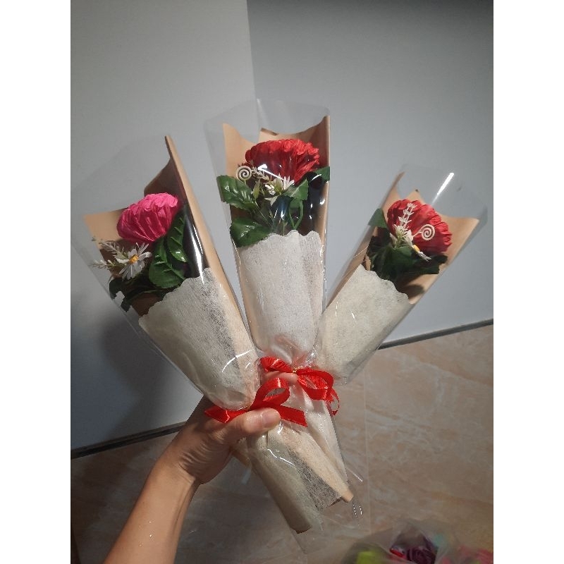 Bó hoa giả, hoa giấy nhún  tặng phụ nữ gói giấy đẹp