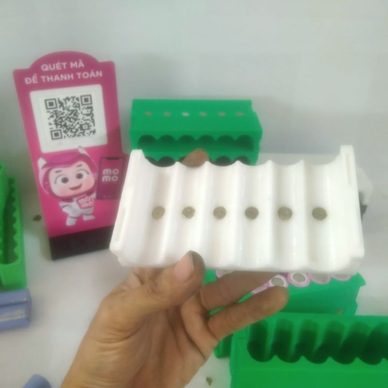 Cữ đóng cell pin 18650 max 6 cell 2p gắn nam châm siêu cường 8ly