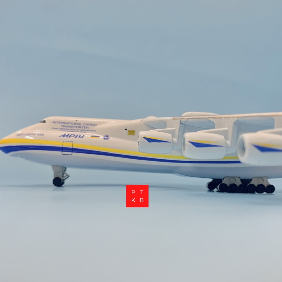 MÔ HÌNH MÁY BAY ANTONOV AIRLINES AN-225 CAO CẤP 20CM CÓ BÁNH XE KÈM CHÂN ĐẾ FULLBOX