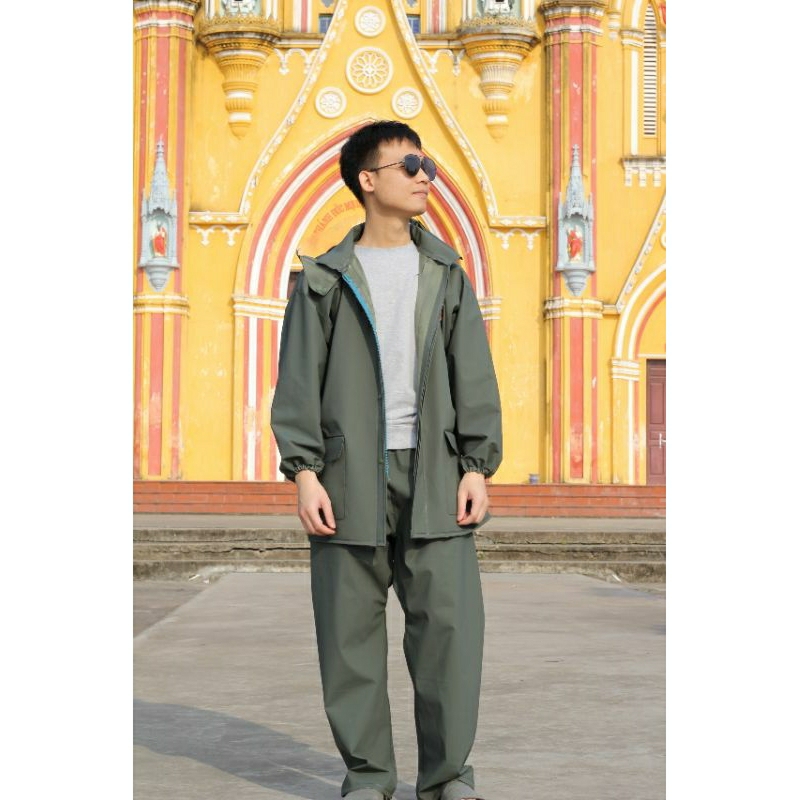 Bộ áo mưa nặng 1.55kg casu polyme ép nhiệt đúc xanh rêu đảm bảo không bao giờ bị ngâm nước vào trong FREESIZE