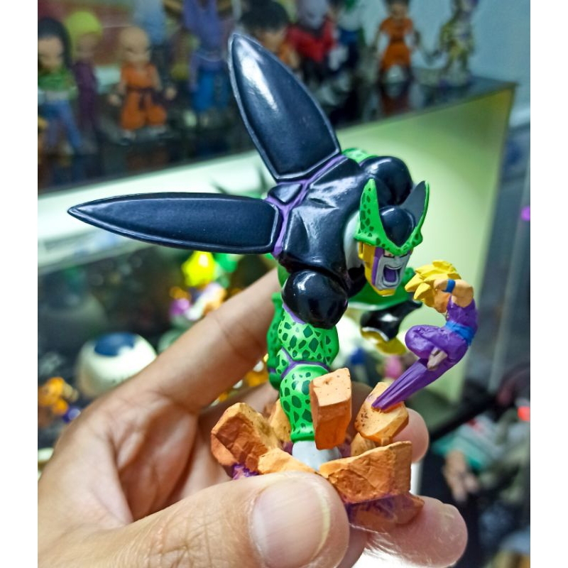 Mô hình Cell đấm Gohan Megahouse