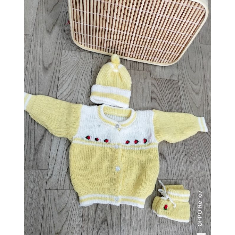 Bộ áo Len  kèm mũ và tất cho bé sơ sinh- 5kg