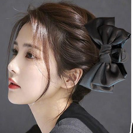 Kẹp tóc càng cua nhựa đính nơ đen sang chảnh và tiểu thư