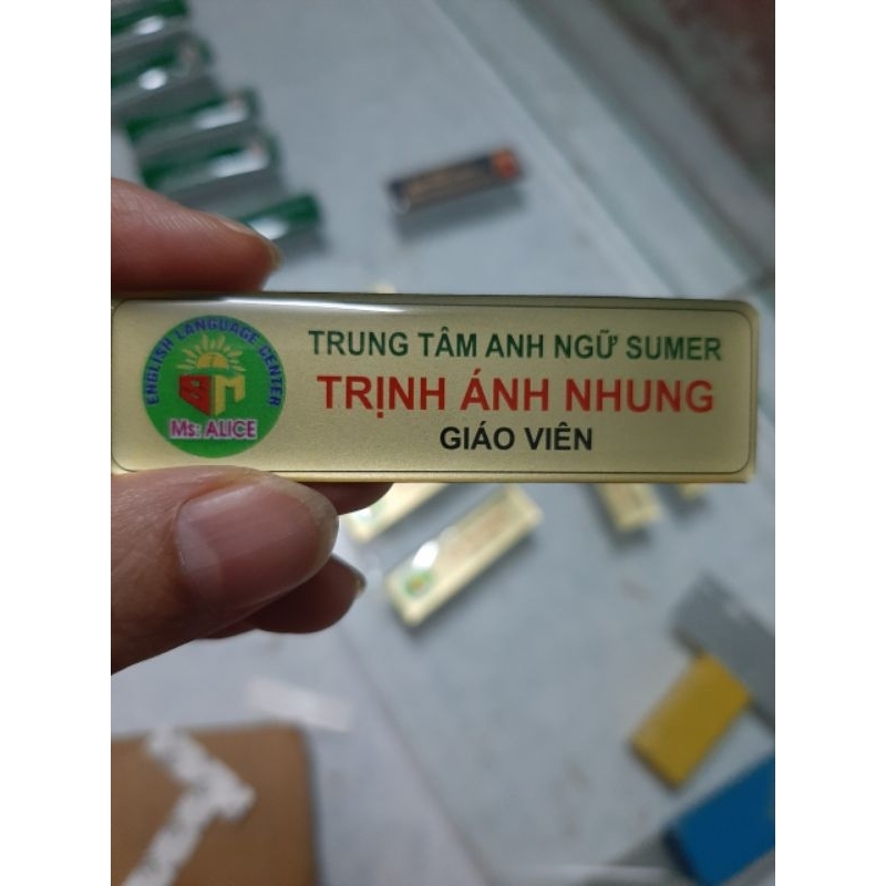 Thẻ nhân viên cài áo