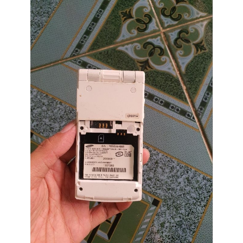 Xác điện thoại Samsung W270 còn nguồn
