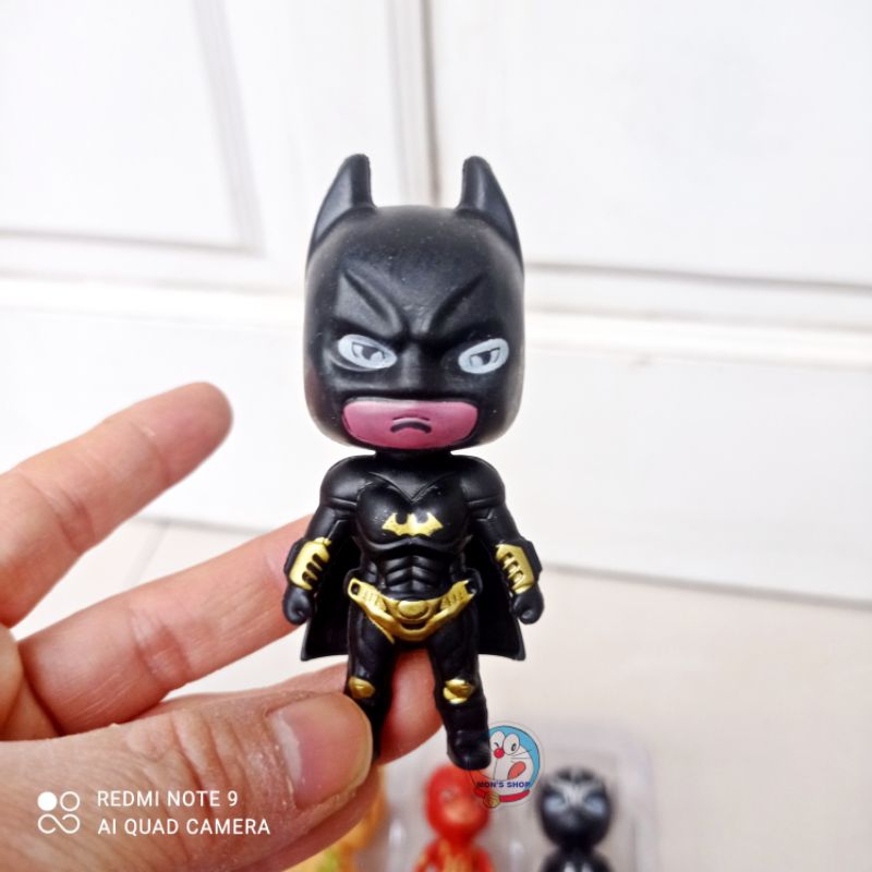 Hộp 10 siêu anh hùng bằng nhựa