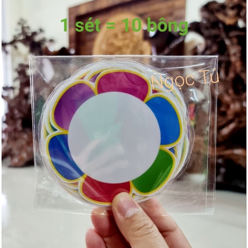 Sét 10 Hoa in màu éplatic 9-10cm viết số, dấu...sẵn nam châm lá.