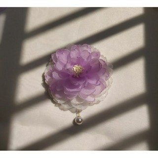 Hoa cúc xoăn cài áo handmade Joli màu tím cực xinh