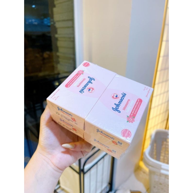 Combo set 4 soap Jonhsons Baby Soap, xà phòng Xuất xứ : Thái Lan: 75gram