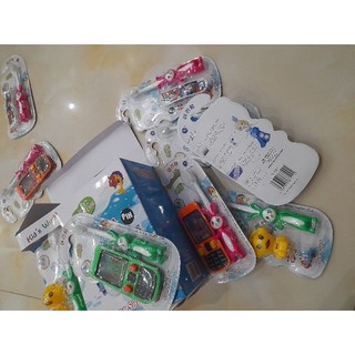 hộp 12 cây bàn chải trẻ em kèm quà dễ thương