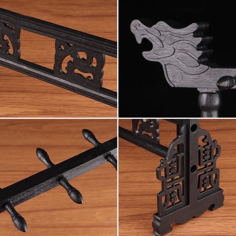 Giá treo bút lông 12 móc treo, giúp bảo quản bút lông tốt.