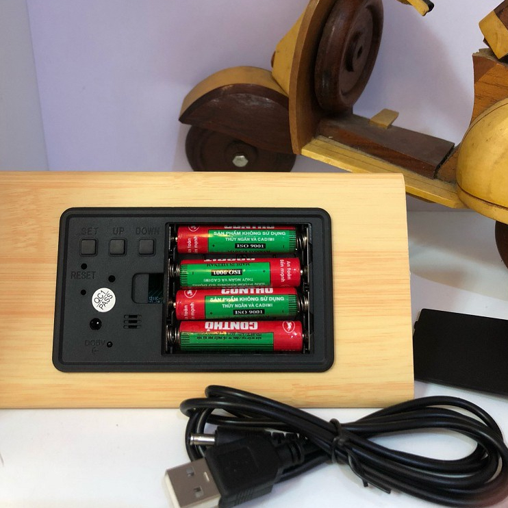 Đồng hồ báo thức HSON cao cấp, đồng hồ để bàn đa năng kiêm đèn led, xem giờ, đo nhiệt độ, cảm biến tắt mở bằng âm thanh