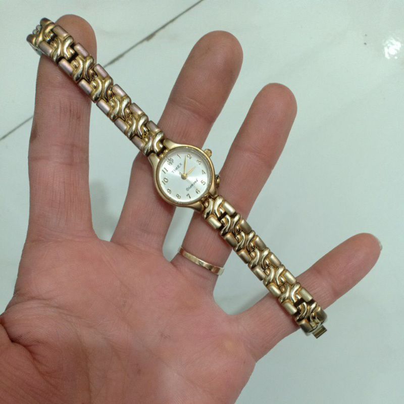 đồng hồ si nhật nữ hiệu TIMEX  dạng lắc tay