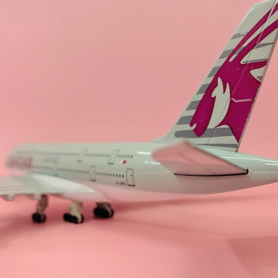 Mô Hình Kim Loại Máy Bay Qatar Airlines Cao Cấp Tỉ Lệ Chuẩn 20cm