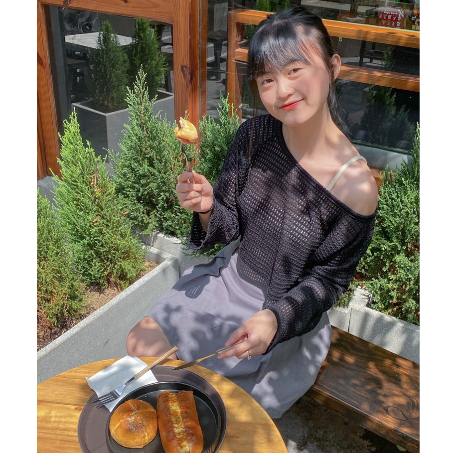 Áo croptop lưới tay dài La Boutique cổ tròn rộng trễ vai form rộng dễ phối đồ