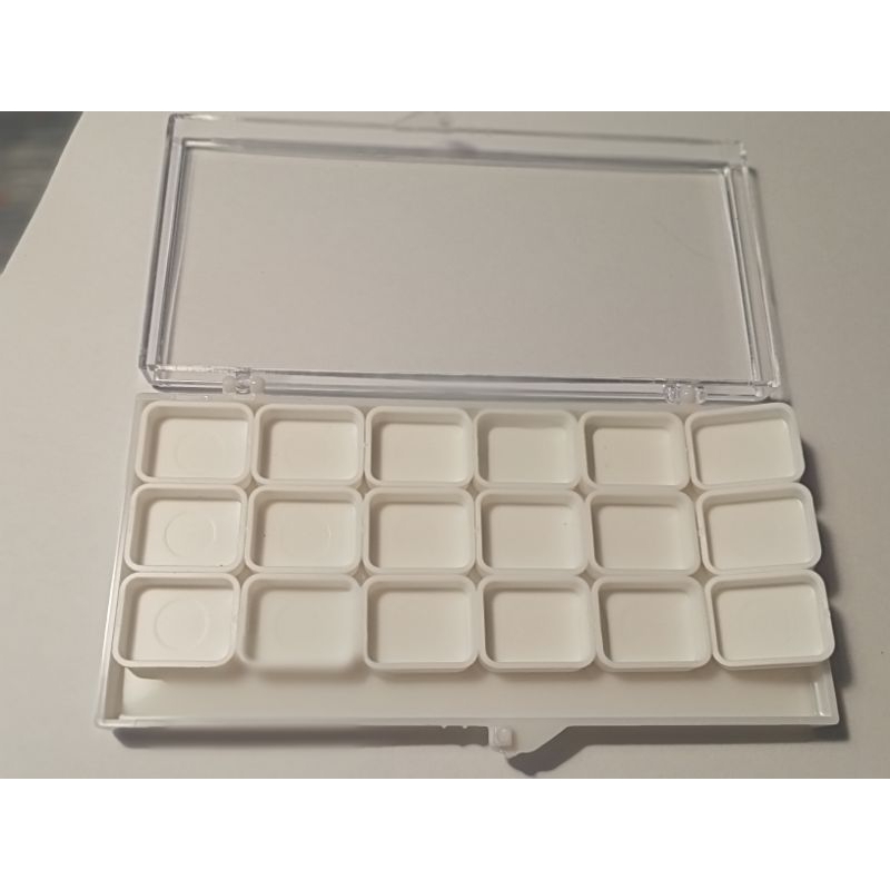 Hộp kèm pan chiết màu 1ml